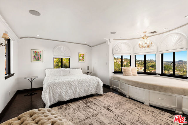 330 Kempton Road, Glendale CA: https://media.crmls.org/mediaz/77795125-1f1a-41a7-91d7-d54b278815f6.jpg