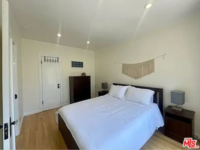 837 5th Street, Santa Monica CA: https://media.crmls.org/mediaz/77797bc2-7705-45d2-9c7c-a50d91f21834.jpg