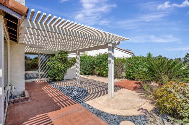 12880 Circulo Dardo, San Diego CA: https://media.crmls.org/mediaz/7779a33b-f4c4-4a59-a597-8d46f7800bf8.jpg