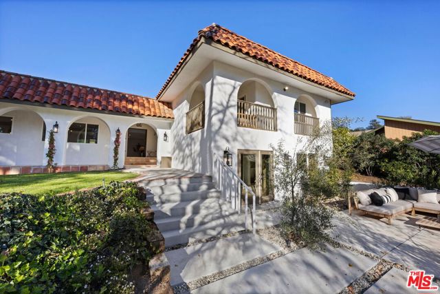 431 Montana Circle, Ojai CA: https://media.crmls.org/mediaz/7779be9e-ce68-4e3f-900f-85908be1d384.jpg