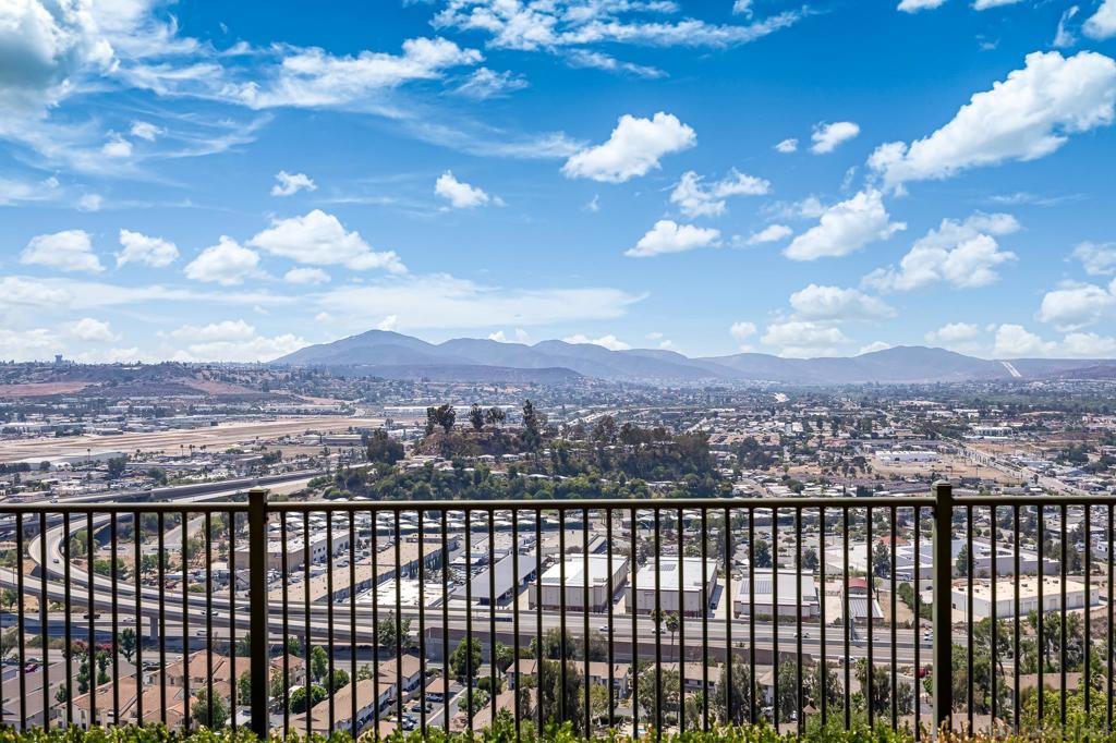 https://media.crmls.org/mediaz/777a85d6-d663-485d-894f-e466903f3753.jpg?preset=X-Large