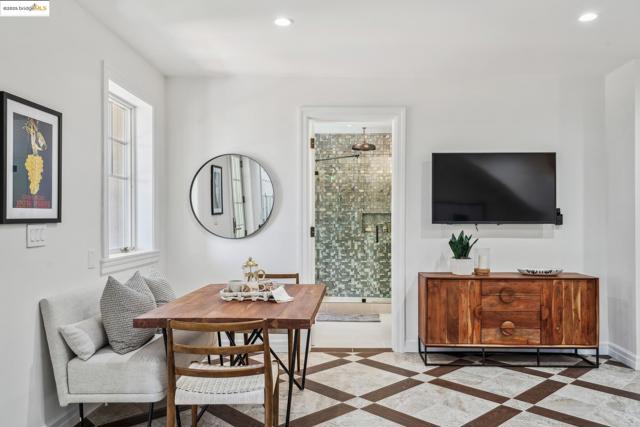 6051 MARGARIDO Dr, Oakland CA: https://media.crmls.org/mediaz/777aac4a-ad72-43ad-ba5d-923302442625.jpg