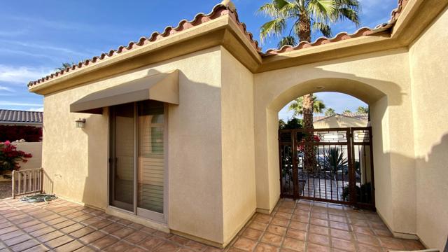 81451 Corte Pipilla, Indio CA: https://media.crmls.org/mediaz/777ab44b-bdf1-443e-9f30-fcf53487dc06.jpg