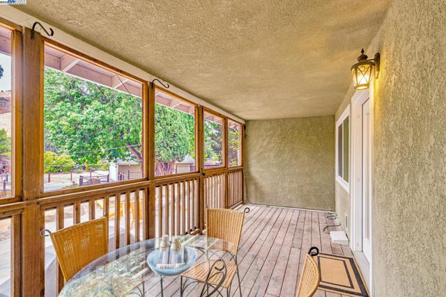 6703 Crow Canyon Rd, Castro Valley CA: https://media.crmls.org/mediaz/777accef-eee7-4904-8164-0535d3361381.jpg