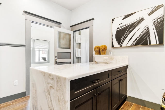 548 37th St, Oakland CA: https://media.crmls.org/mediaz/777b428e-748f-4065-bb2a-990d0d814612.jpg