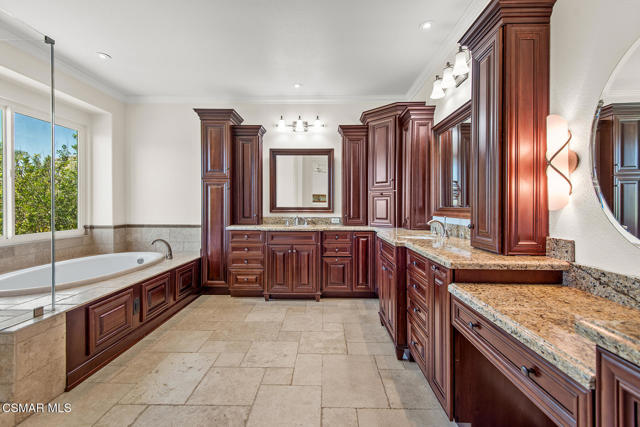 213 Heath Meadow Court, Simi Valley CA: https://media.crmls.org/mediaz/777b7f9c-d724-424e-ba7b-78dce1ffcbcb.jpg
