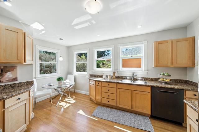 3357 Jordan Rd, Oakland CA: https://media.crmls.org/mediaz/777ba8ec-c4c1-45b9-ae1c-9c9a8f05027c.jpg