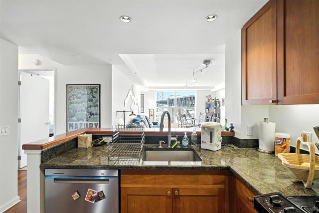 400 Beale Street, San Francisco CA: https://media.crmls.org/mediaz/777c9e2a-7e2d-404f-a480-e1dd3f4ad157.jpg