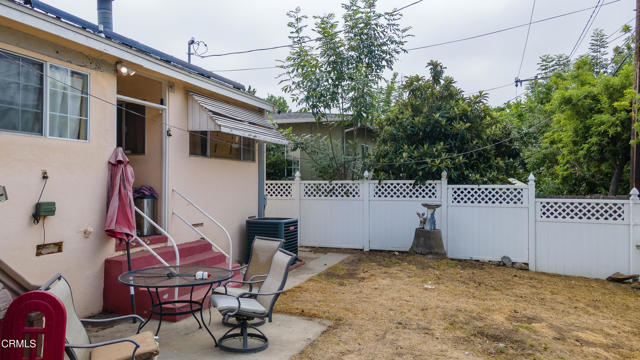 3036 Fairesta Street, La Crescenta CA: https://media.crmls.org/mediaz/777d601b-0a84-4a74-a26a-ca89c0504795.jpg