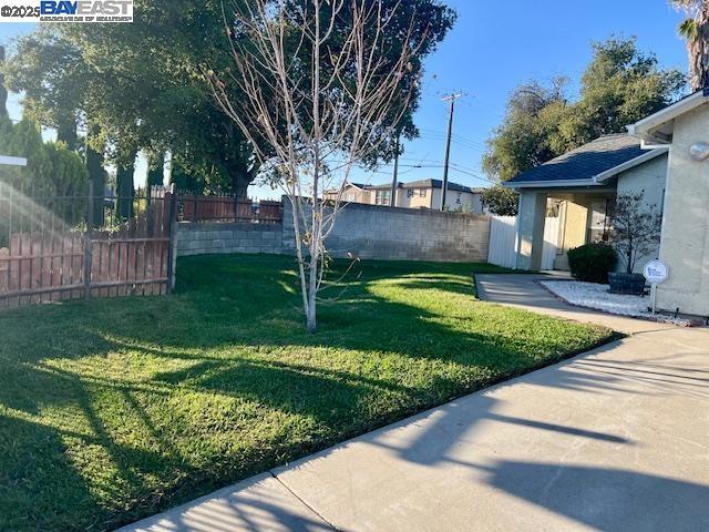 1201 Xandria Drive, Sacramento CA: https://media.crmls.org/mediaz/777dd9a7-c85d-480a-99b1-98970b7fb0a4.jpg