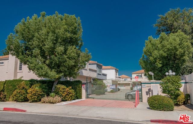 9400 Noble Avenue, North Hills CA: https://media.crmls.org/mediaz/777ddb32-f179-4c2d-b64f-c3fada792b9d.jpg