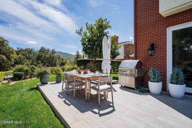 2366 Heatherbank Court, Lake Sherwood CA: https://media.crmls.org/mediaz/777ddb37-fa70-4df1-b7c0-7b41be9adccf.jpg