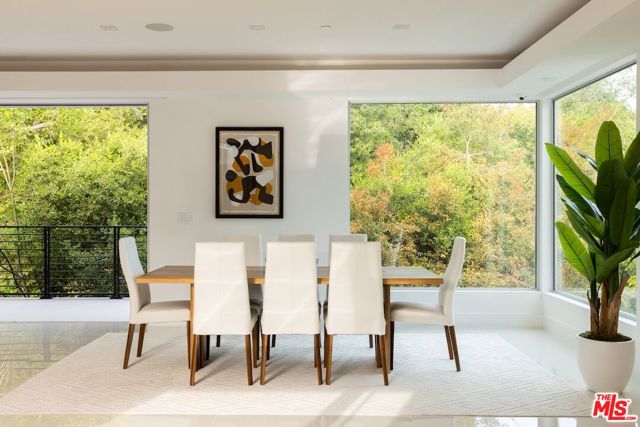 1124 Summit Drive, Beverly Hills CA: https://media.crmls.org/mediaz/777df123-2c1c-4719-aee6-b763943067d6.jpg