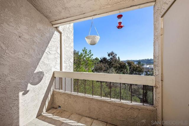 10400 caminito Cuervo, San Diego CA: https://media.crmls.org/mediaz/777f1243-71a1-486d-9a0e-0301aca6888b.jpg