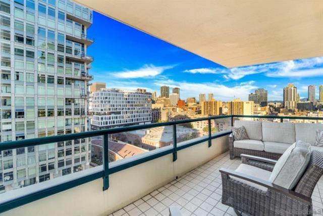 555 Front St, San Diego CA: https://media.crmls.org/mediaz/77809130-6501-4f10-a9be-0191ed608fb8.jpg
