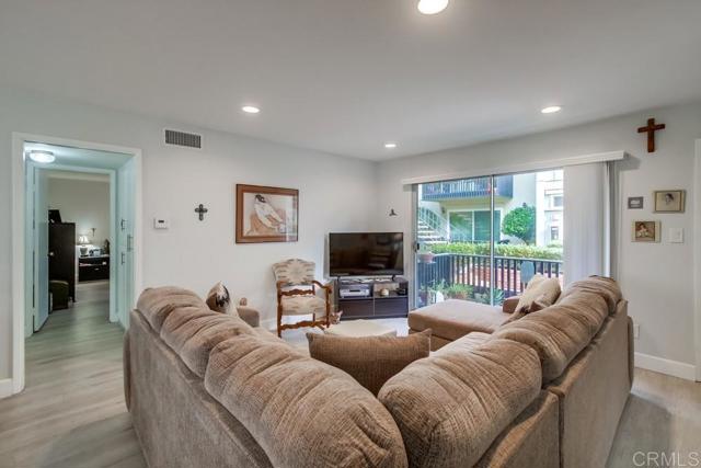 Detail Gallery Image 5 of 22 For 6927 Amherst #2,  San Diego,  CA 92115 - 2 Beds | 2 Baths