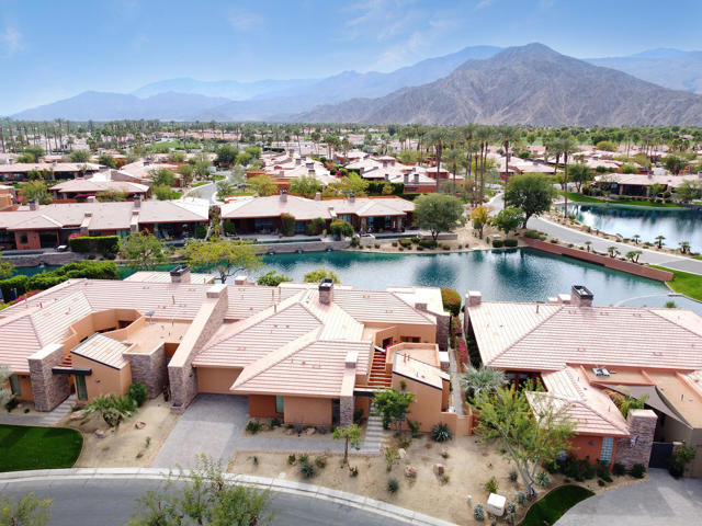 50135 Camino Privado, La Quinta CA: https://media.crmls.org/mediaz/7780eedd-94a5-4257-b22a-1d7e01dbc084.jpg