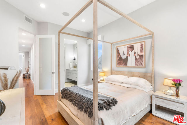 22065 Pacific Coast Highway, Malibu CA: https://media.crmls.org/mediaz/77815f88-abfb-4689-ba56-44b1b89ddb4e.jpg