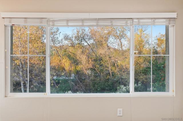 2923 Oro Blanco Cir, Escondido CA: https://media.crmls.org/mediaz/778208c6-262b-4dda-8fe4-fda22fde88c1.jpg