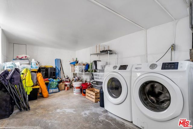 1631 Champlain Terrace, Los Angeles CA: https://media.crmls.org/mediaz/77828367-3db3-4a66-bc00-fcd87eed9d3d.jpg