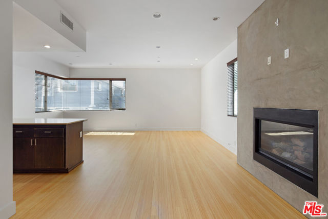 43 Ozone Avenue, B photo 10