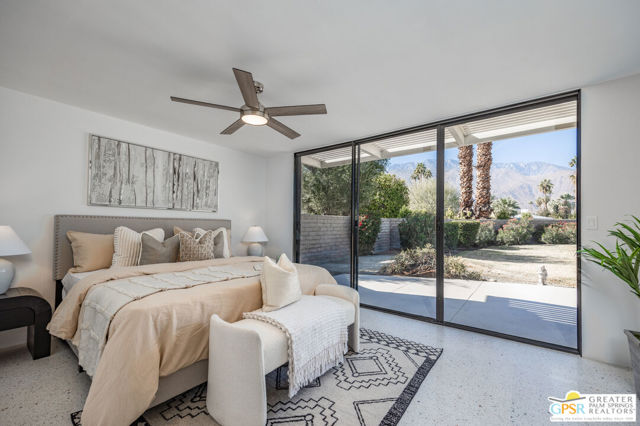 833 N Calle De Flora Vista, Palm Springs CA: https://media.crmls.org/mediaz/778365e6-84bd-4e79-af21-e6cbb8125875.jpg