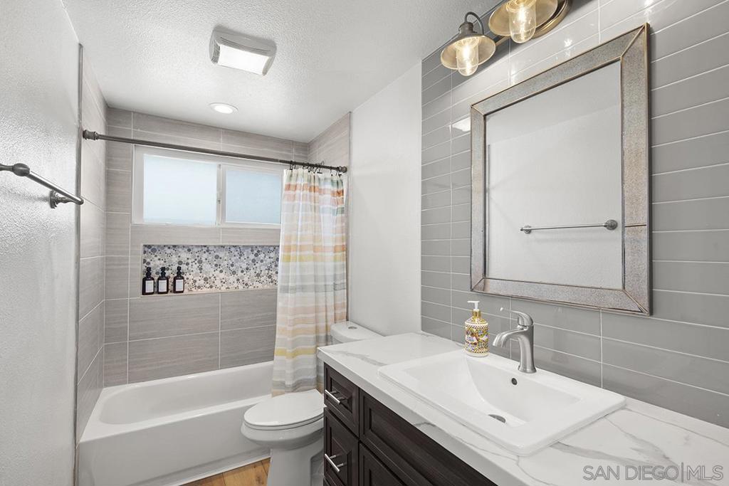 MLS #250033670SD img 20