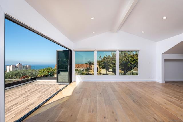 2641 Costebelle Dr, La Jolla CA: https://media.crmls.org/mediaz/77848624-7814-4a43-9634-e8f2ac16aa55.jpg