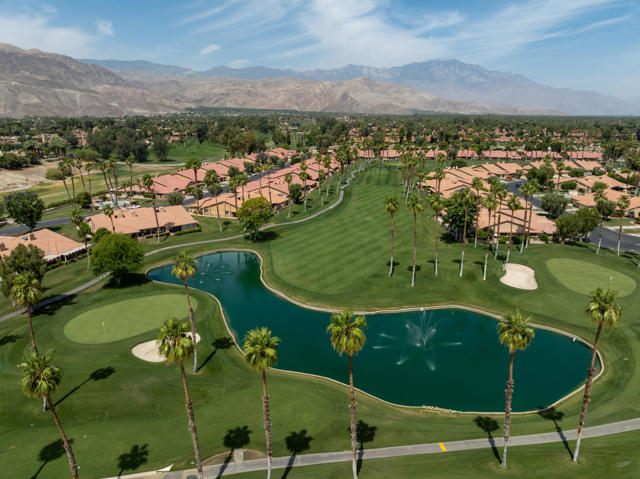 4 Maximo Way, Palm Desert CA: https://media.crmls.org/mediaz/7784868c-0f10-4407-9294-a2f6327a9f73.jpg