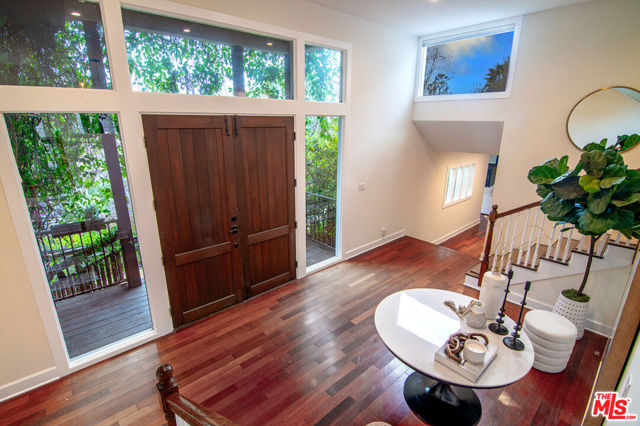 3908 Fairway Avenue, Studio City CA: https://media.crmls.org/mediaz/7784b354-7fa8-4054-b6f1-14ced44e08d6.jpg