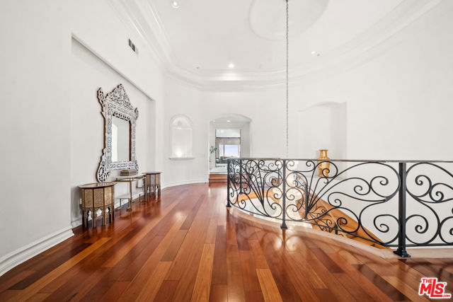 1821 Chastain, Pacific Palisades CA: https://media.crmls.org/mediaz/778517b1-e681-4957-9811-2a9ae10c5524.jpg