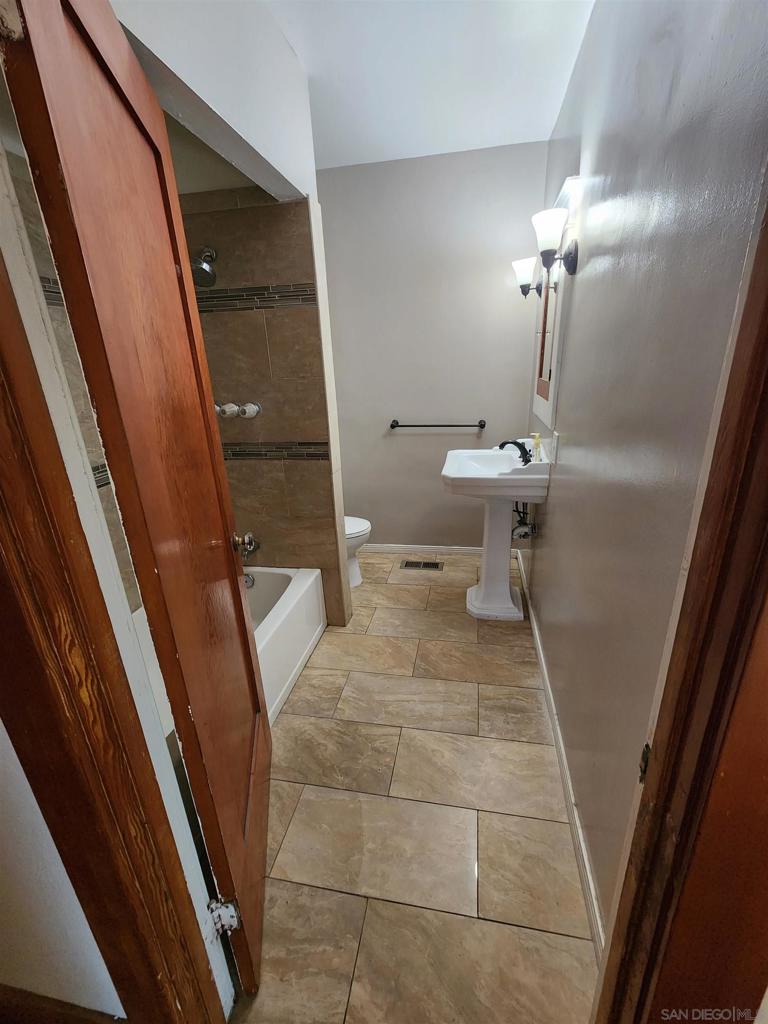 MLS #250032259SD image #17