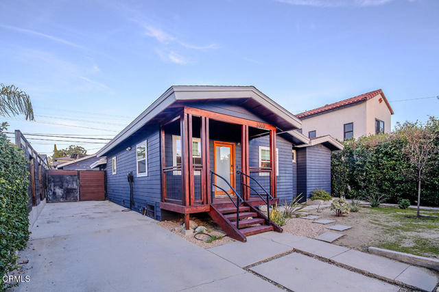 Detail Gallery Image 2 of 42 For 3363 Hollydale Dr, Los Angeles,  CA 90039 - 3 Beds | 3/1 Baths