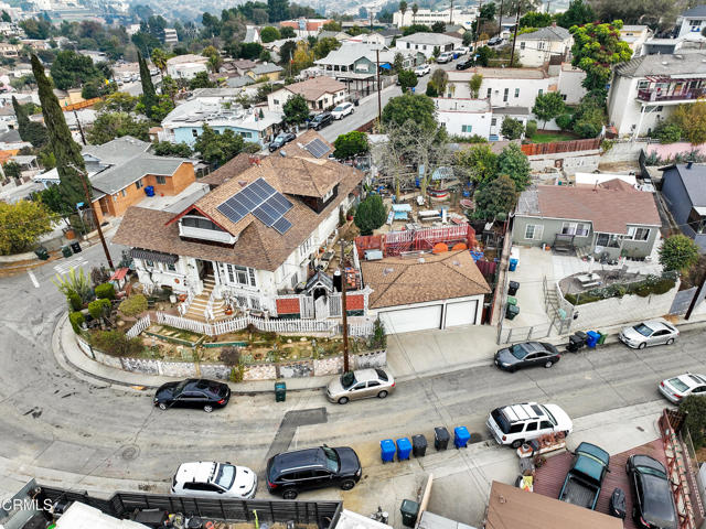 1324 Volney Drive, Los Angeles CA: https://media.crmls.org/mediaz/778697c3-0063-4eee-ab2d-5bd8a4840bf0.jpg