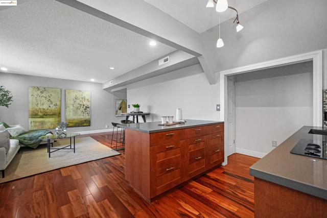 4329 Lawrence Dr, Castro Valley CA: https://media.crmls.org/mediaz/7786c00c-1d11-4fc0-ae20-5a0660c4c66b.jpg