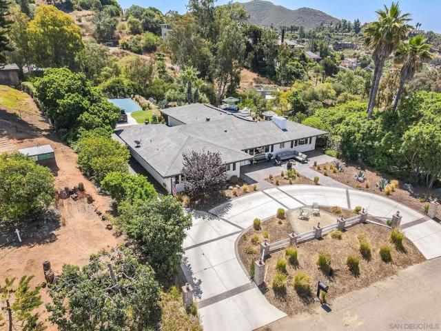 1271 Via Sendero, Escondido CA: https://media.crmls.org/mediaz/7786da54-6e45-4442-9bd8-7369992ad875.jpg