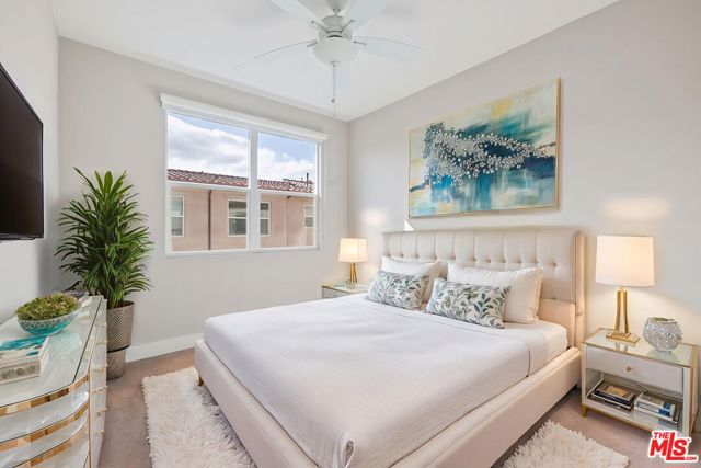 4454 Paxton Place, Calabasas CA: https://media.crmls.org/mediaz/77879725-bce9-48b0-bccb-79dbfca23d84.jpg