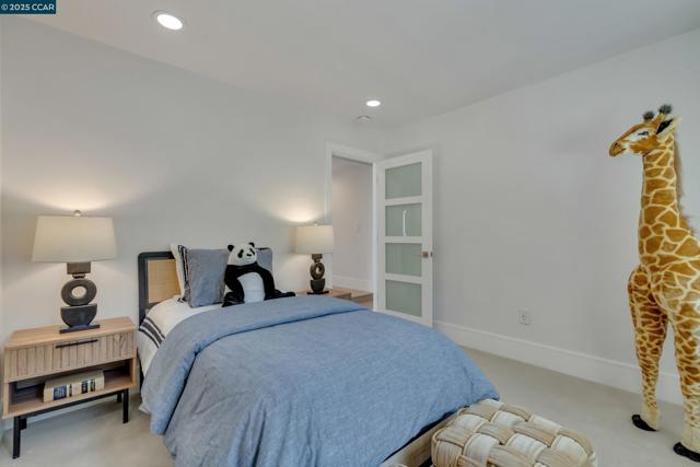 127 Caminar Way, Walnut Creek CA: https://media.crmls.org/mediaz/77879942-d881-4bff-8c79-780265b7de32.jpg
