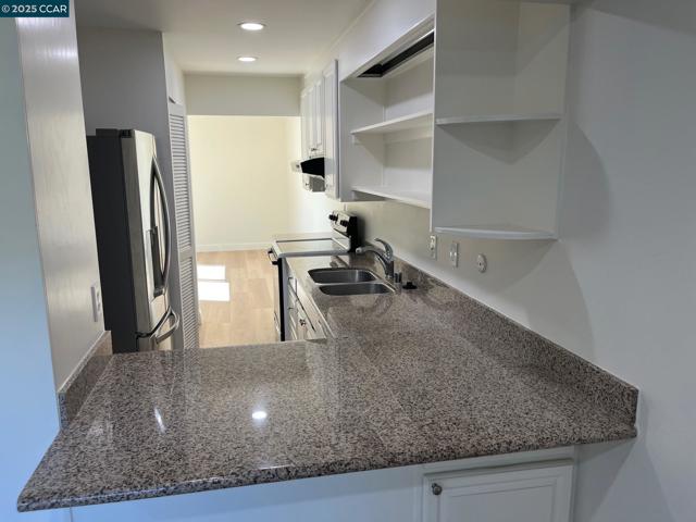 1800 Cannon Dr, Walnut Creek CA: https://media.crmls.org/mediaz/7787bb77-edb3-48fd-bc7b-ee07b524d477.jpg
