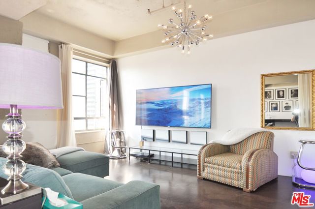 849 S Broadway, Los Angeles CA: https://media.crmls.org/mediaz/7787d4f6-ee00-4696-8c36-11059965f6cd.jpg