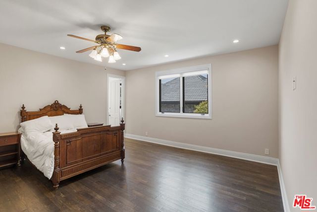 15515 Collina Strada, Los Angeles CA: https://media.crmls.org/mediaz/77891af2-3384-48b3-8af8-a19e997d67d8.jpg