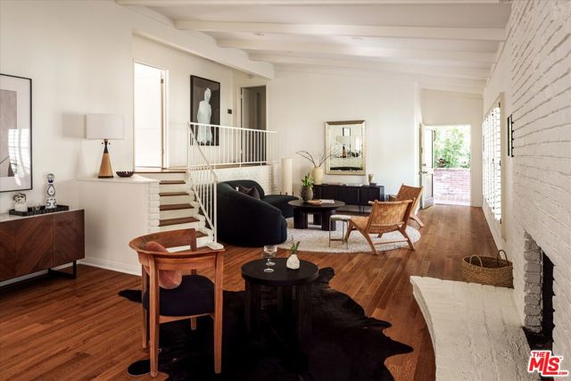 5657 Valley Oak Drive, Los Angeles CA: https://media.crmls.org/mediaz/77896225-48b1-4a86-934f-e9a4805b7492.jpg