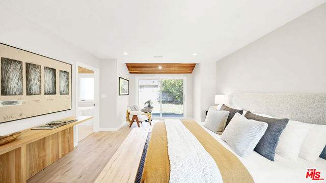 6900 Chisholm Avenue, Lake Balboa CA: https://media.crmls.org/mediaz/77897659-1029-4202-94e0-c6086dbe7d01.jpg