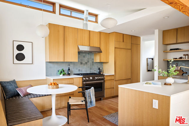3537 Beethoven Street, Los Angeles CA: https://media.crmls.org/mediaz/77899c74-3f33-48fe-b974-16beee4d6caf.jpg