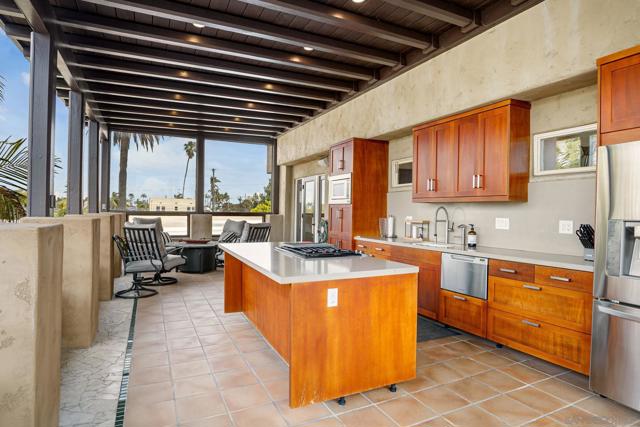 1728 W Lewis St, San Diego CA: https://media.crmls.org/mediaz/7789be42-d003-4248-9901-4fcee2cc63a7.jpg