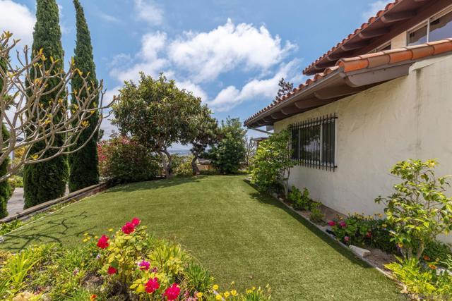 5476 Castle Hills Dr, San Diego CA: https://media.crmls.org/mediaz/7789d3f1-9889-49ab-bf92-9dde04aa5f92.jpg