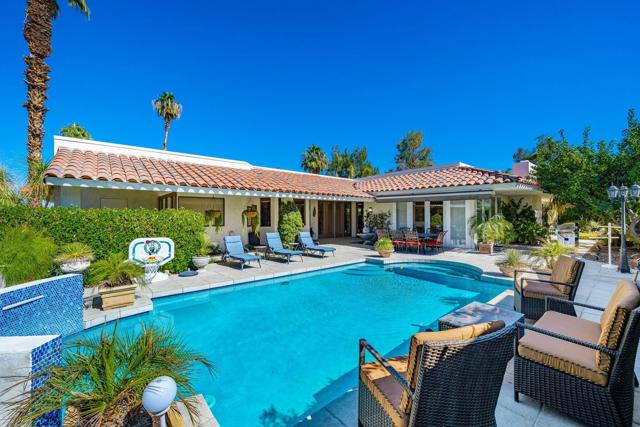 4 Dartmouth Drive, Rancho Mirage CA: https://media.crmls.org/mediaz/7789f5e6-7632-4669-9178-4494a578a7ce.jpg