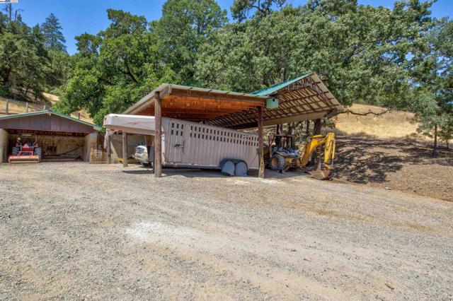 5281 Chiles Pope Valley Rd,  CA: https://media.crmls.org/mediaz/778a0f3e-3bf7-4b35-8425-1ad7efd5868a.jpg