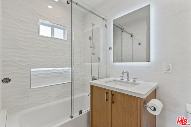 1225 California Avenue, Santa Monica CA: https://media.crmls.org/mediaz/778a19e5-0ad7-465f-ad4c-cb54fe80356d.jpg