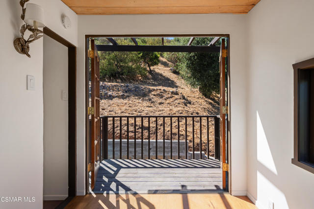 141 Lake Sherwood Drive, Lake Sherwood CA: https://media.crmls.org/mediaz/778a9c55-c6ad-40f3-8503-b85ecd5503dd.jpg
